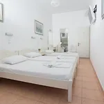 Hotel Louiza *